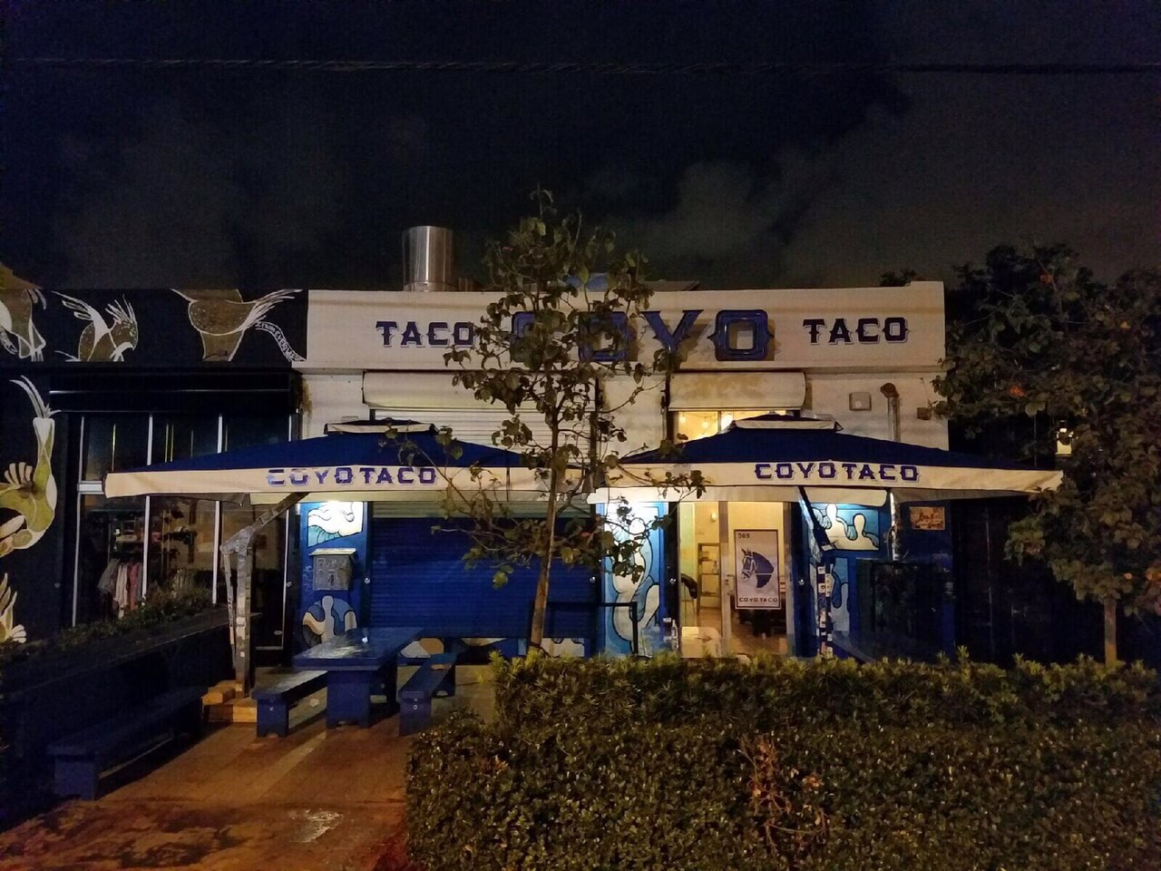 Outdoor Restaurant Umbrellas